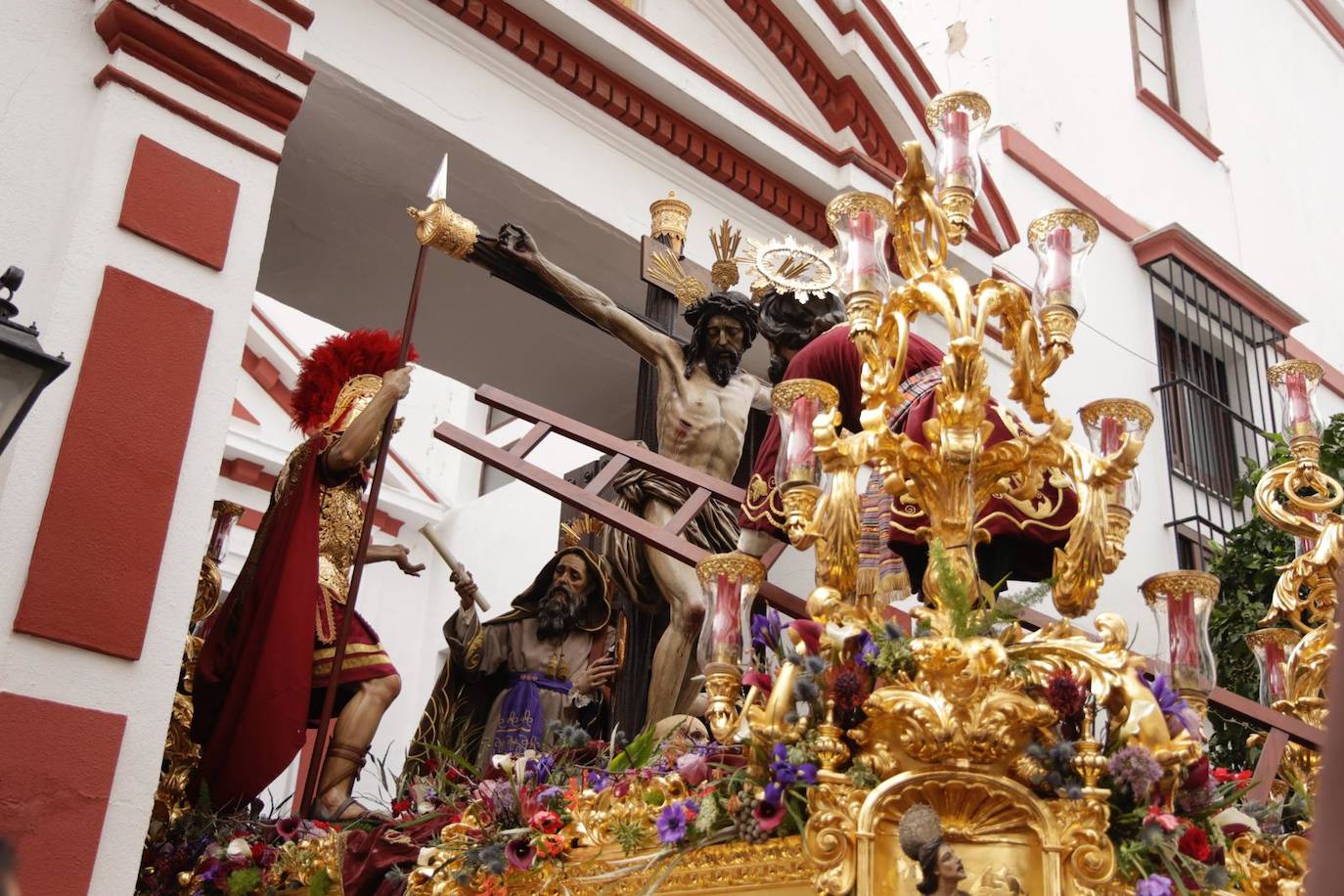 El Buen Fin desafía a la lluvia y procesiona este Miércoles Santo