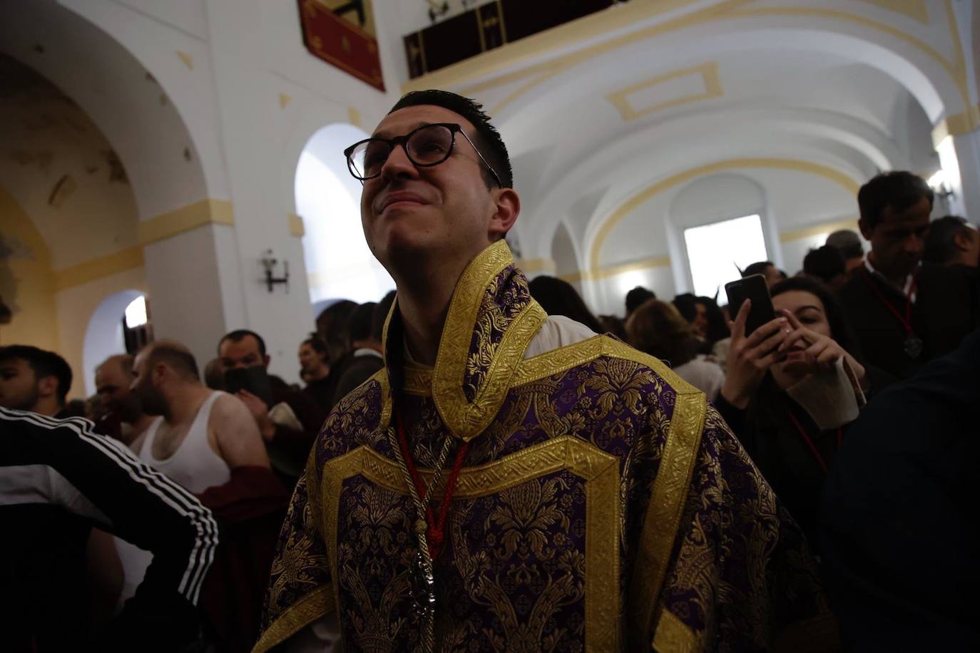 El Buen Fin desafía a la lluvia y procesiona este Miércoles Santo
