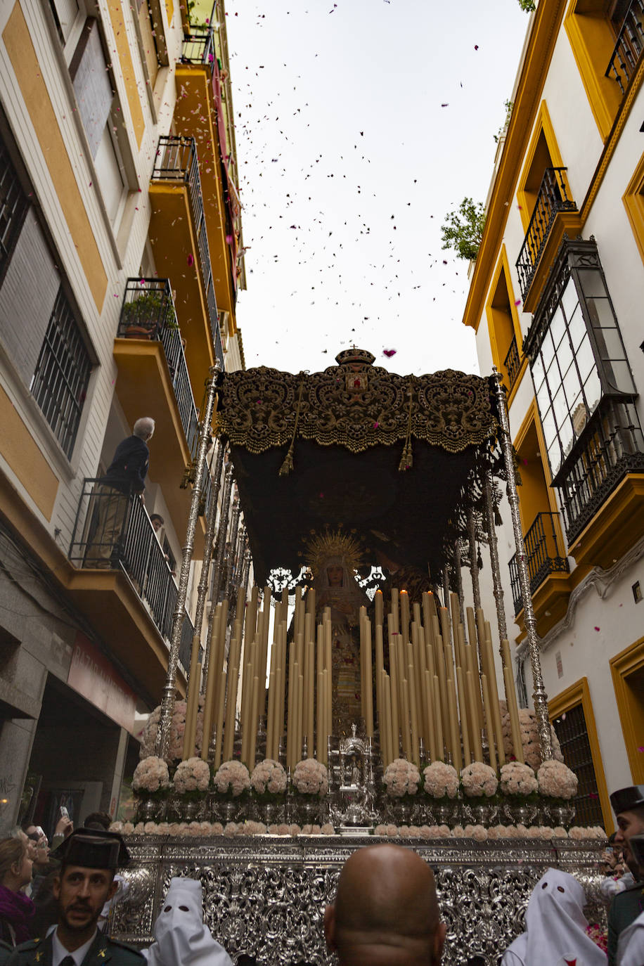 El paso de misterio de la hermandad del Dulce Nombre ha salido bajo un cielo bastante nublado