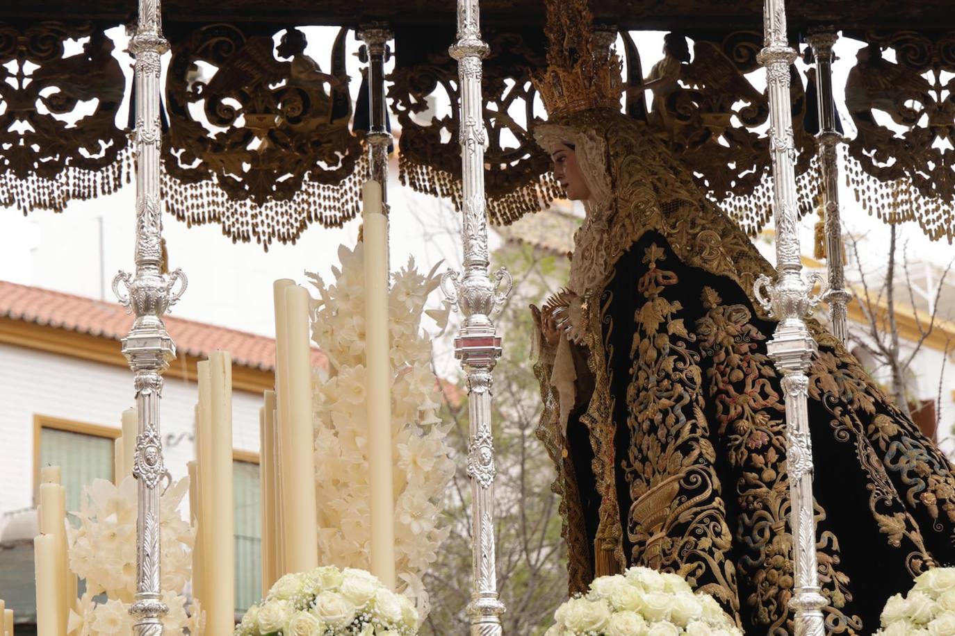 El Buen Fin desafía a la lluvia y procesiona este Miércoles Santo