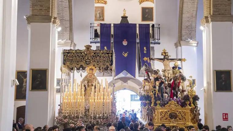 Los fieles tuvieron que contentarse con ver a las imágenes en el templo al no realizar estación de penitencia