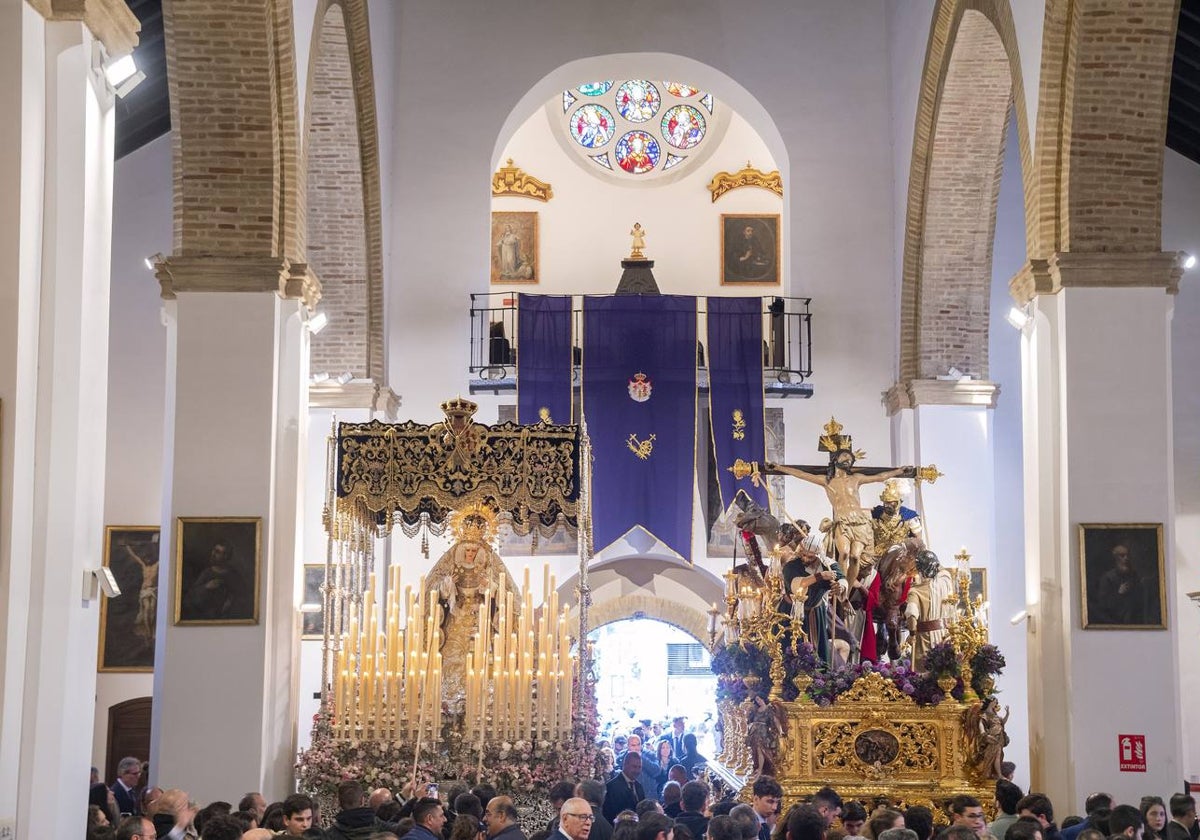 Los fieles tuvieron que contentarse con ver a las imágenes en el templo al no realizar estación de penitencia