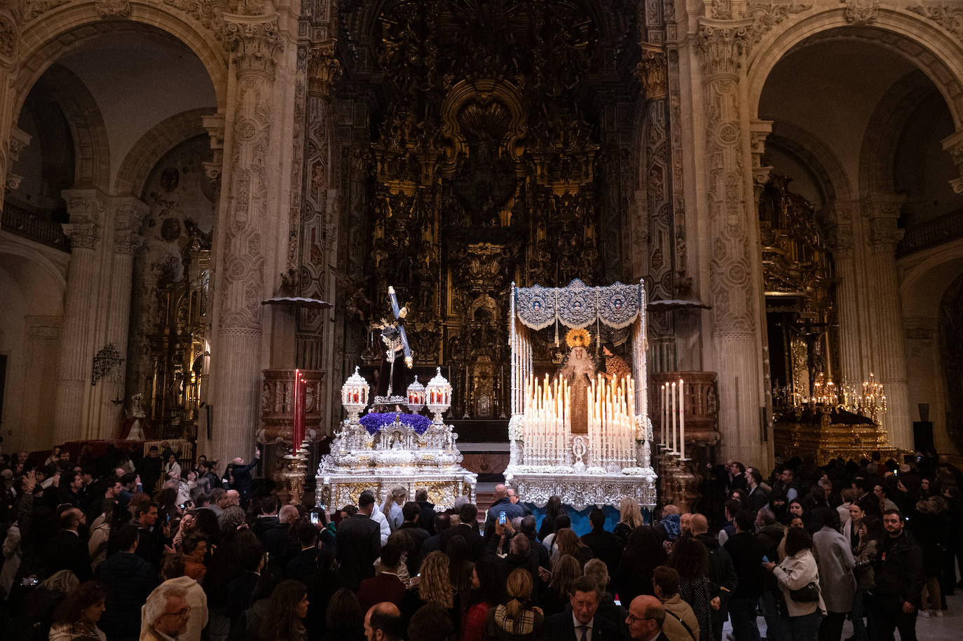 Nuestro Padre Jesús de la Pasión y la Virgen de la Merced permanecen en el Salvador este Jueves Santo debido a la lluvia