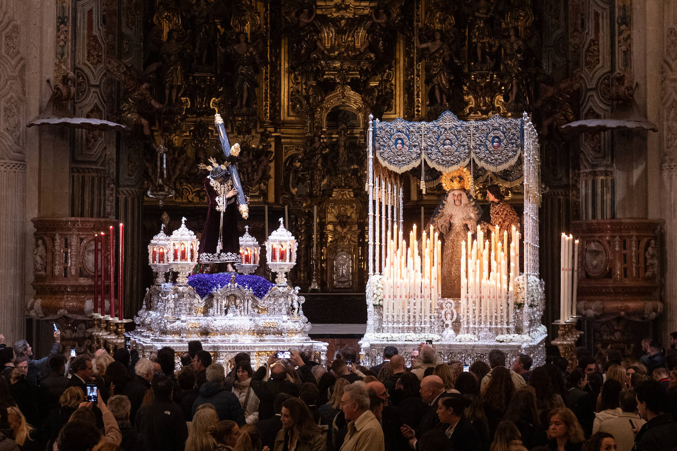 Nuestro Padre Jesús de la Pasión y la Virgen de la Merced permanecen en el Salvador este Jueves Santo debido a la lluvia