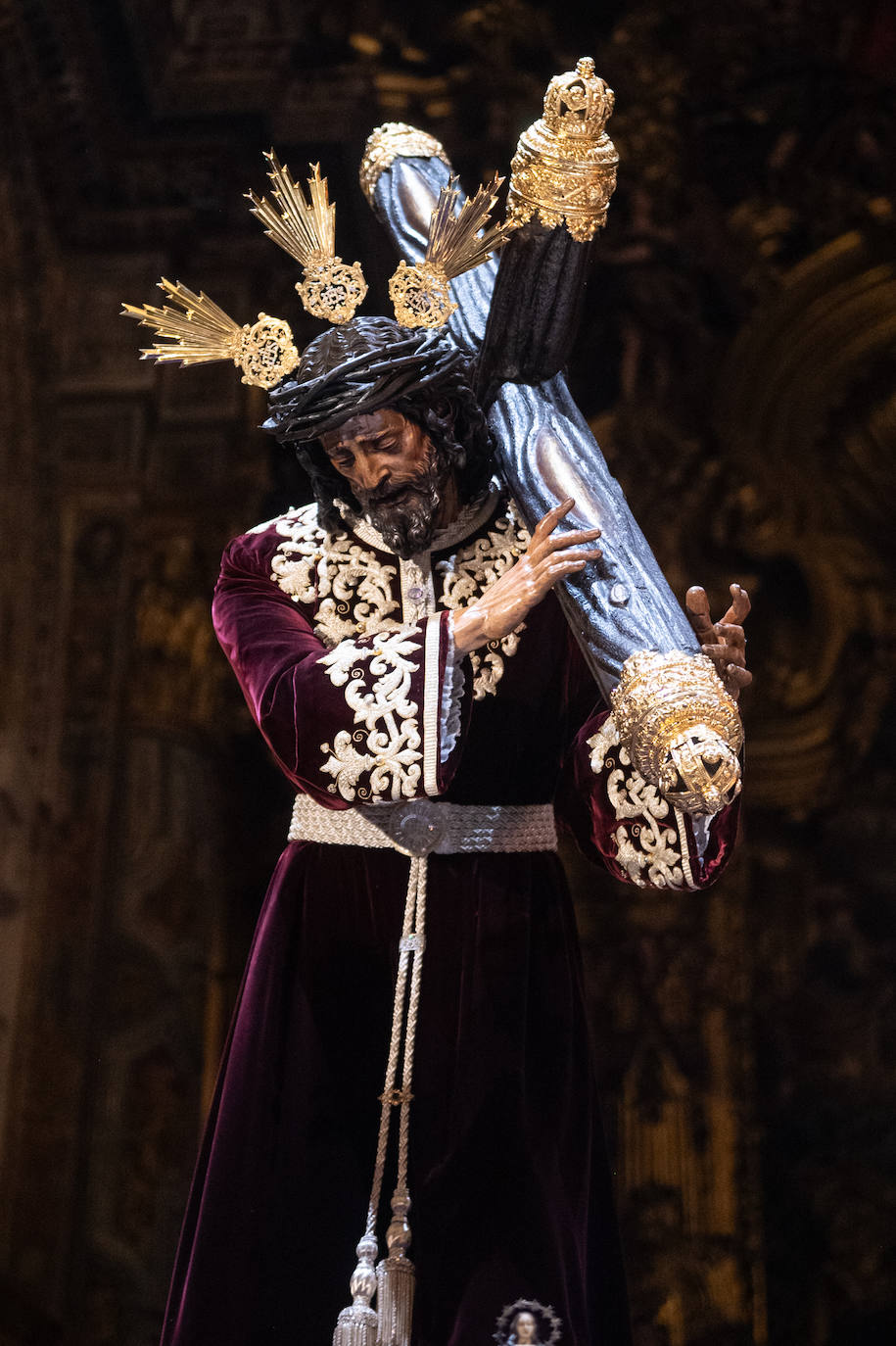 Nuestro Padre Jesús de la Pasión y la Virgen de la Merced permanecen en el Salvador este Jueves Santo debido a la lluvia