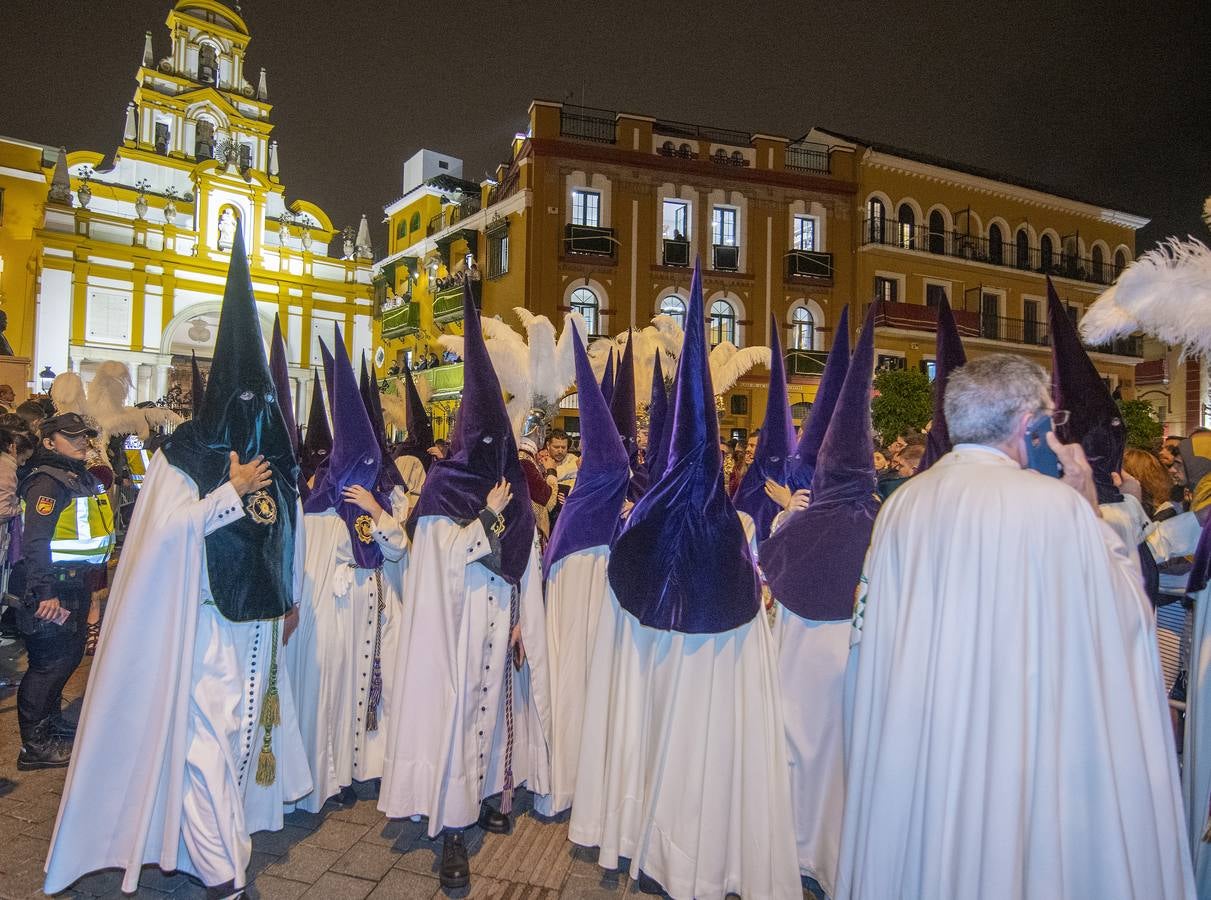 La hermandad de la Macarena no pudo procesionar por las calles de Sevilla en la Madrugada 2024 por las malas previsiones meteorológicas