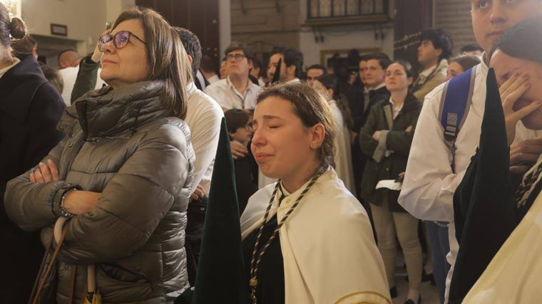 Lágrimas de resignación en la Esperanza de Triana