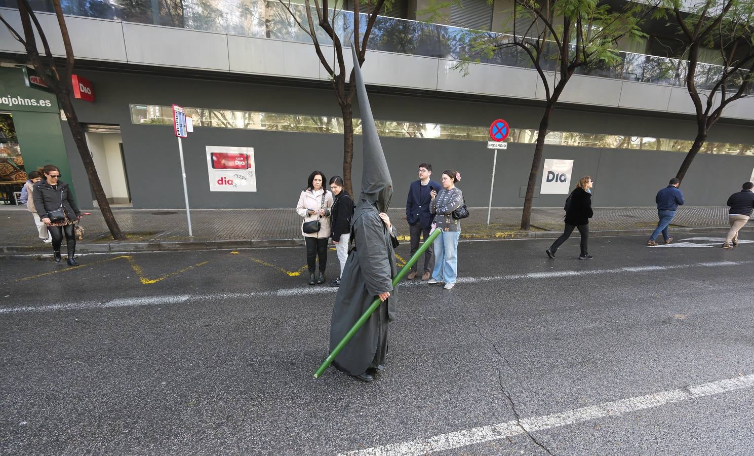 La hermandad del Sol ha sido la primera en salir el Sábado Santo