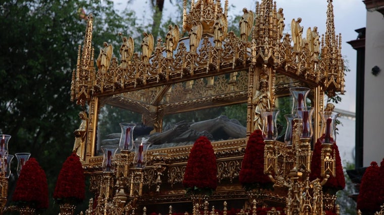 El Cristo Yacente entrando en carrera oficial