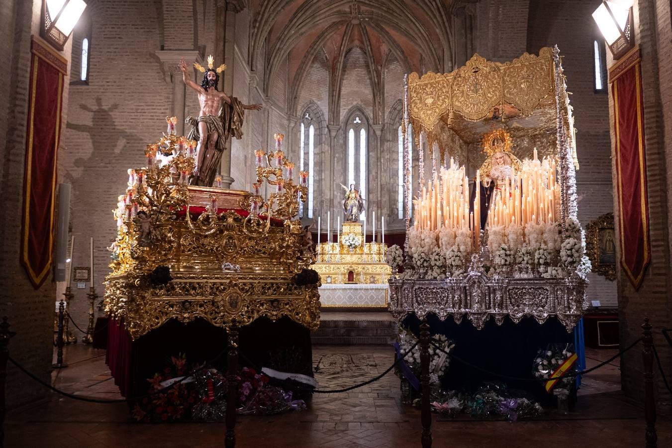 Los hermanos pudieron rezar en la iglesia de Santa Marina y culminar así una Semana Santa que será recordada por la lluvia