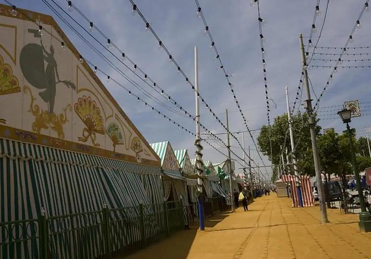 Vista de las casetas en una de las calles del real