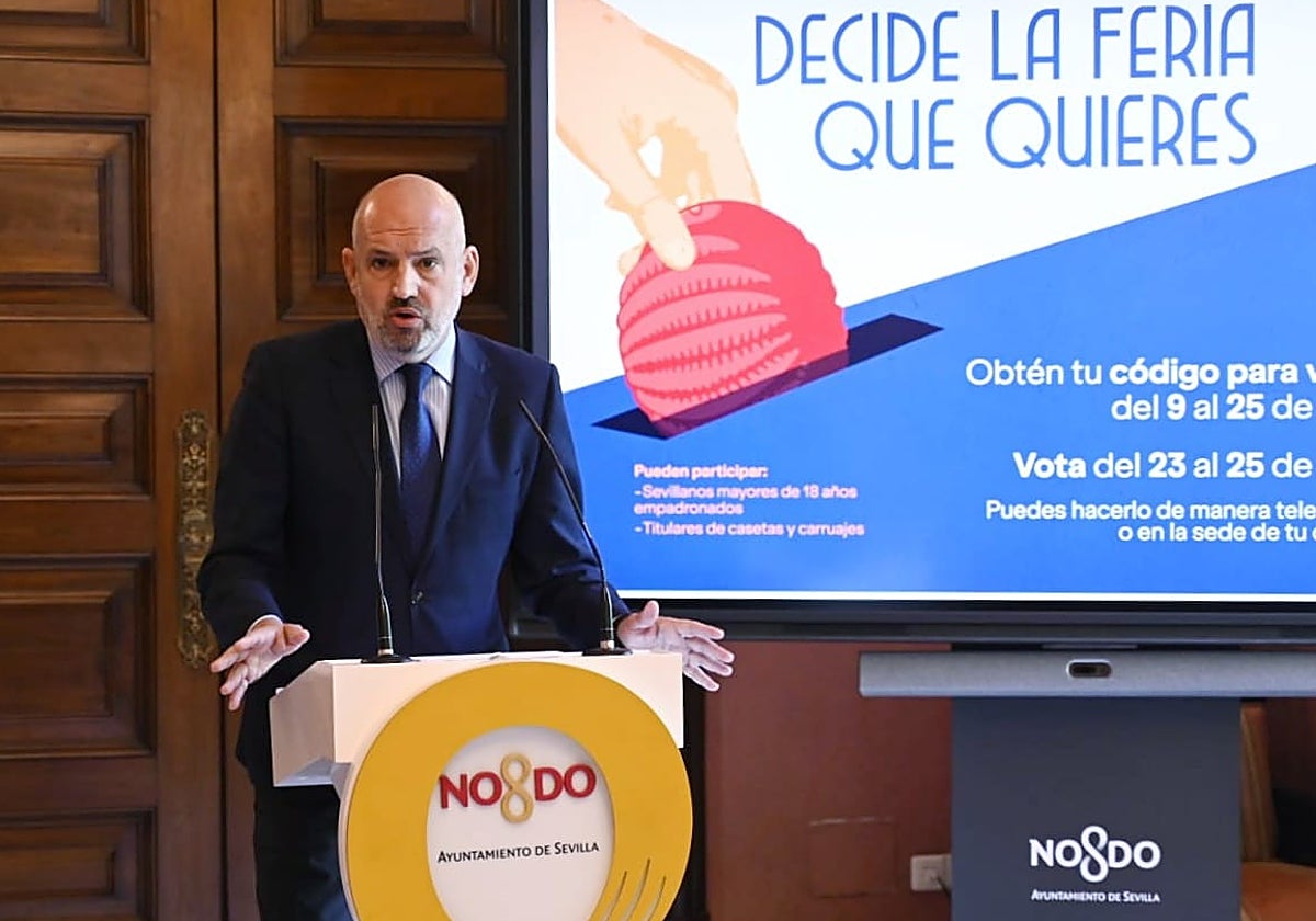 Manuel Alés presentando la consulta