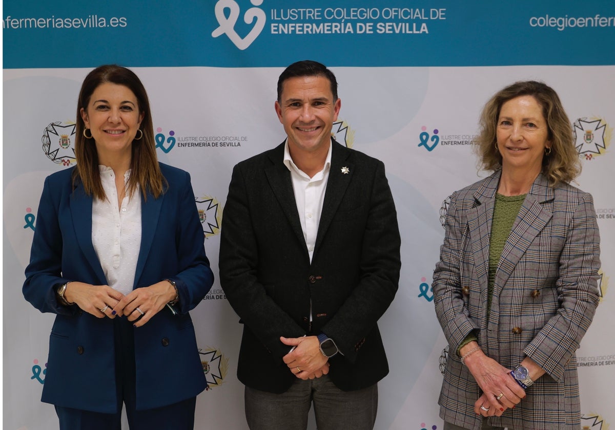 Silvia Pozo, delegada de Salud del Ayuntamiento de Sevilla, Víctor Bohórquez, presidente del ICOES y Mercedes Molina, presidenta de Autismo Sevilla