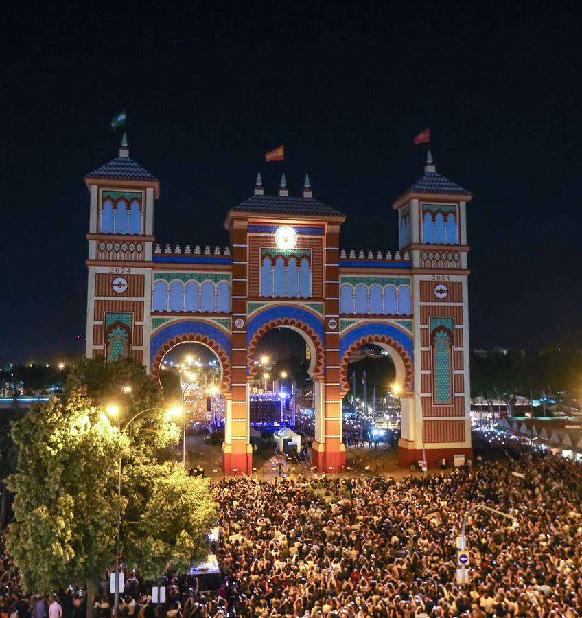 Imagen del Alumbrado este sábado del pescaíto