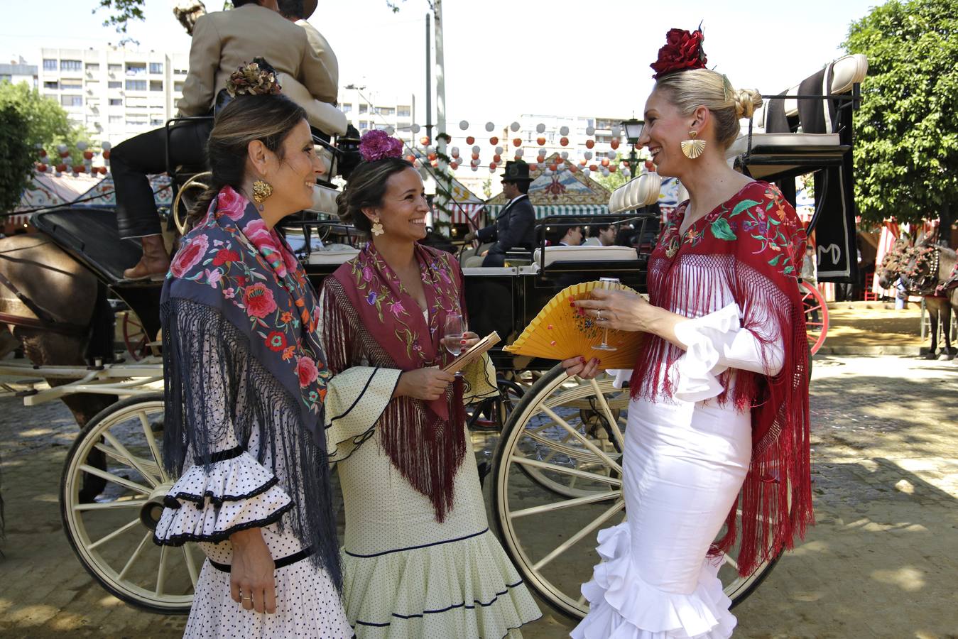 Ambiente durante el lunes en la Feria de Sevilla de 2024