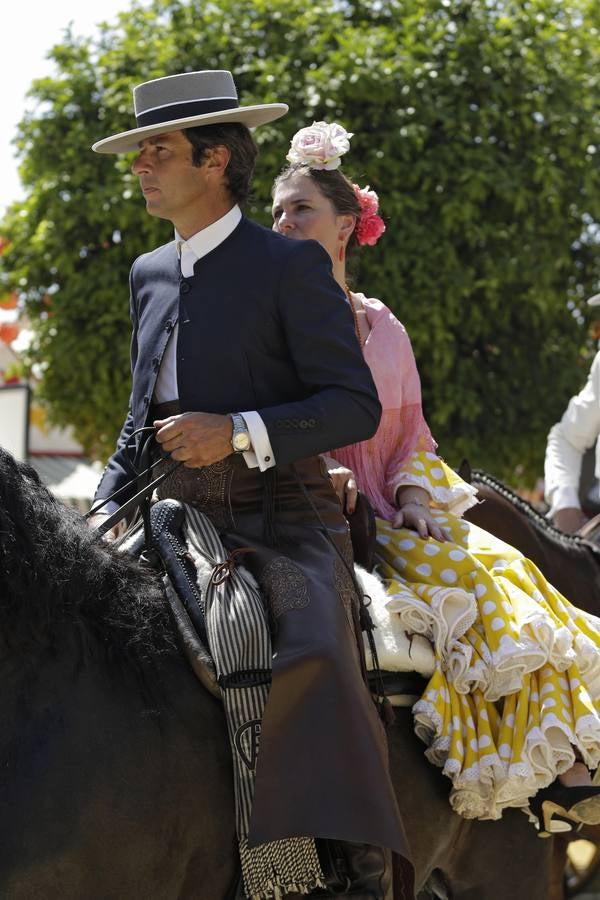 Ambiente durante el lunes en la Feria de Sevilla de 2024