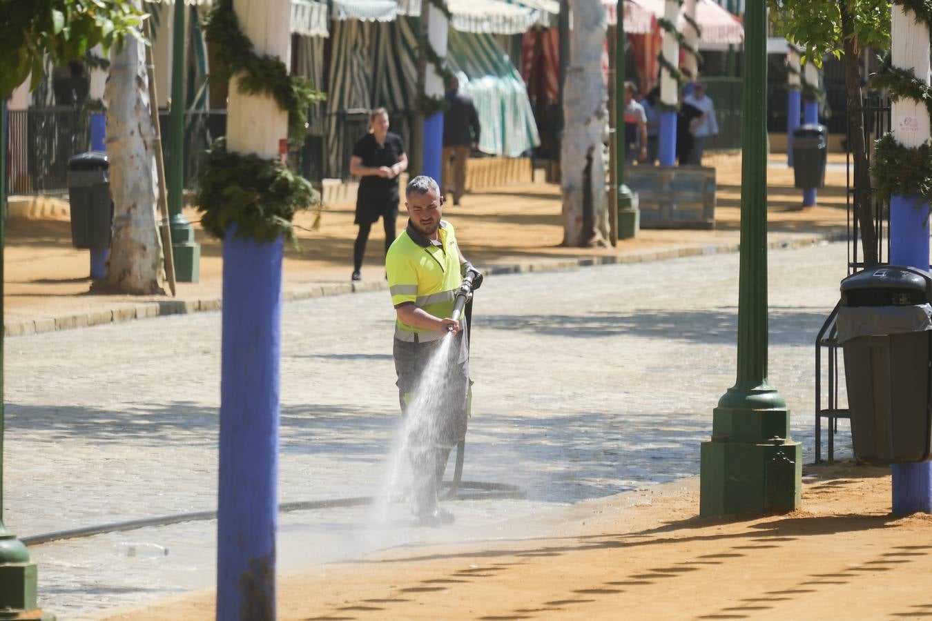 Ambiente durante el lunes en la Feria de Sevilla de 2024