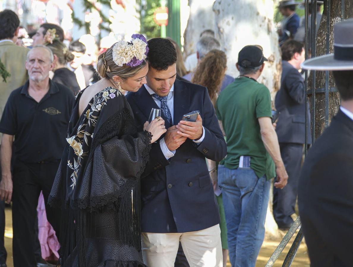 Ambiente durante el lunes en la Feria de Sevilla de 2024