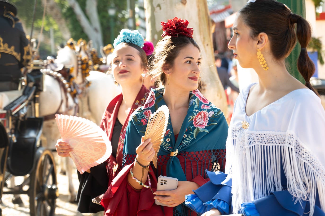 Ambiente durante el lunes en la Feria de Sevilla de 2024