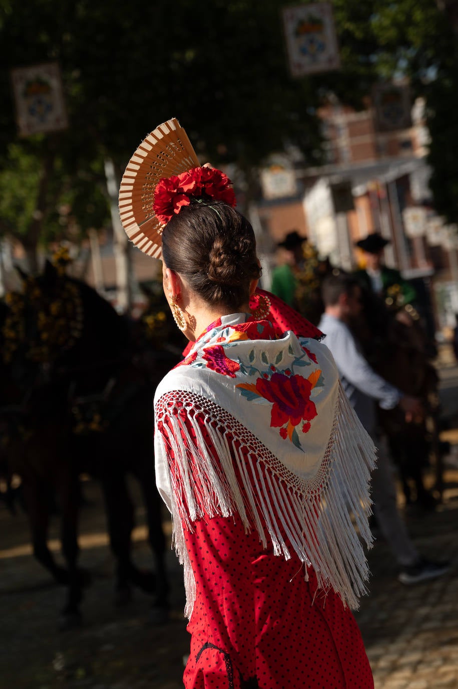 Ambiente durante el lunes en la Feria de Sevilla de 2024