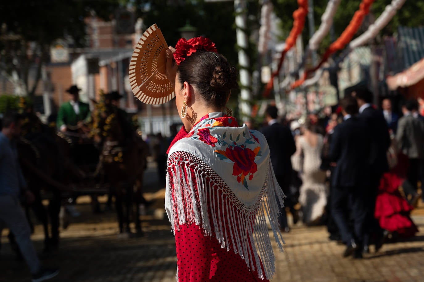 Ambiente durante el lunes en la Feria de Sevilla de 2024