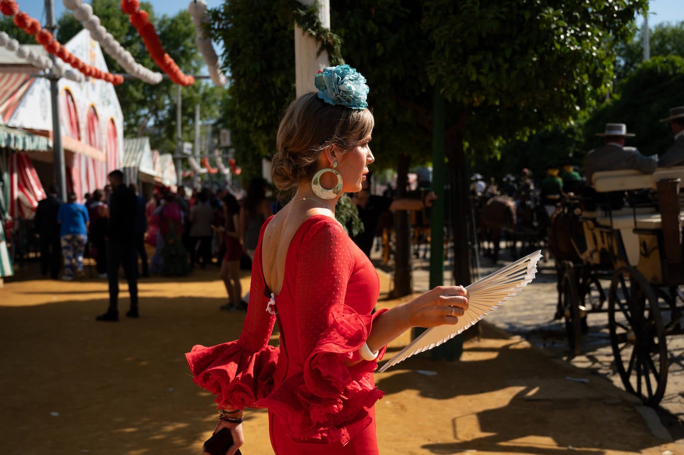 Ambiente durante el lunes en la Feria de Sevilla de 2024