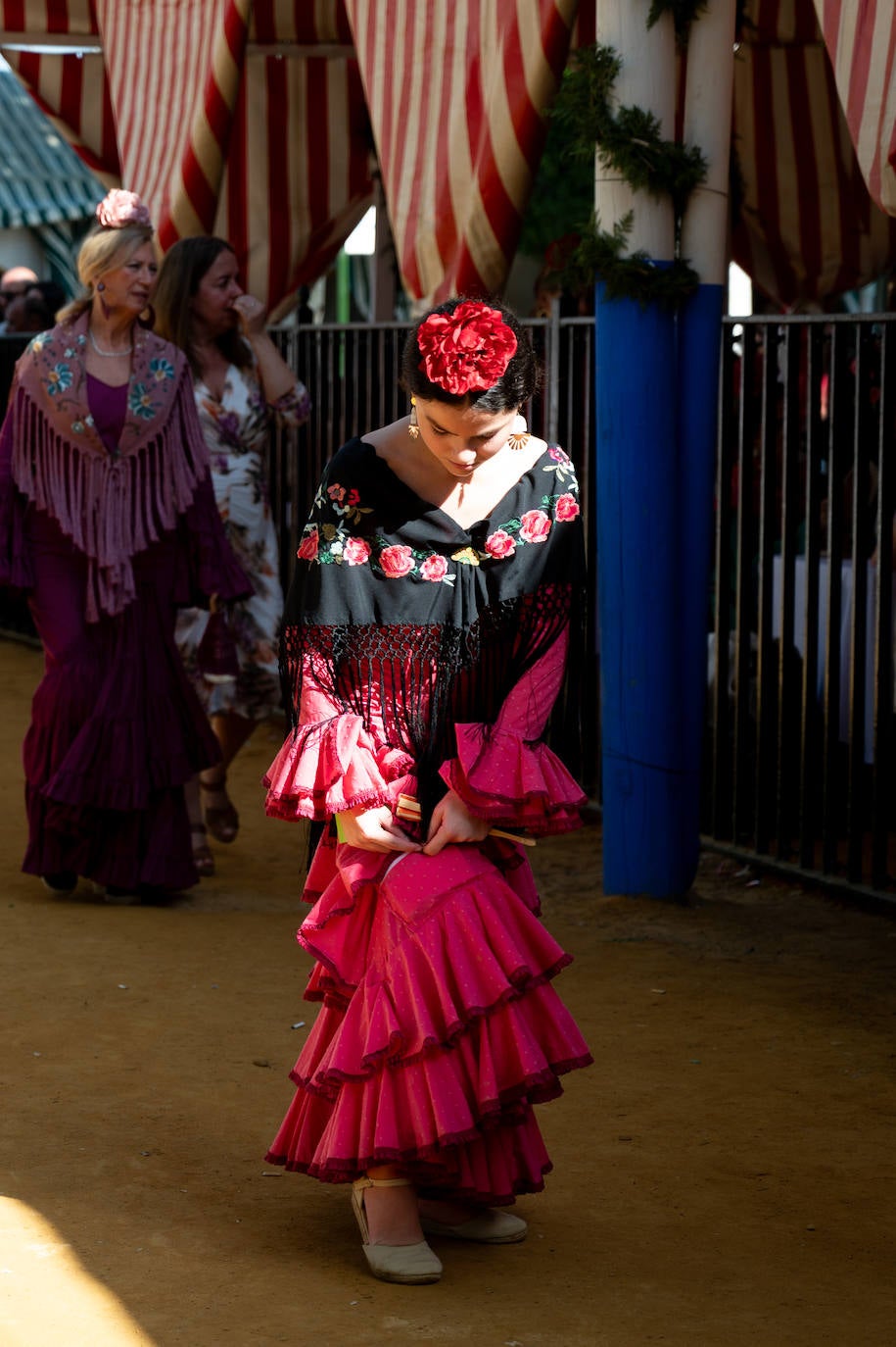 Ambiente durante el lunes en la Feria de Sevilla de 2024