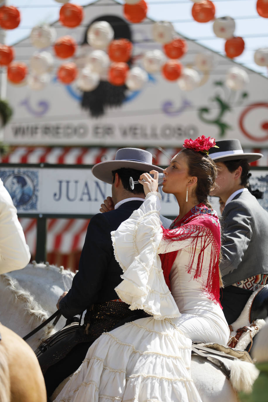Ambiente durante el martes en la Feria de Sevilla de 2024