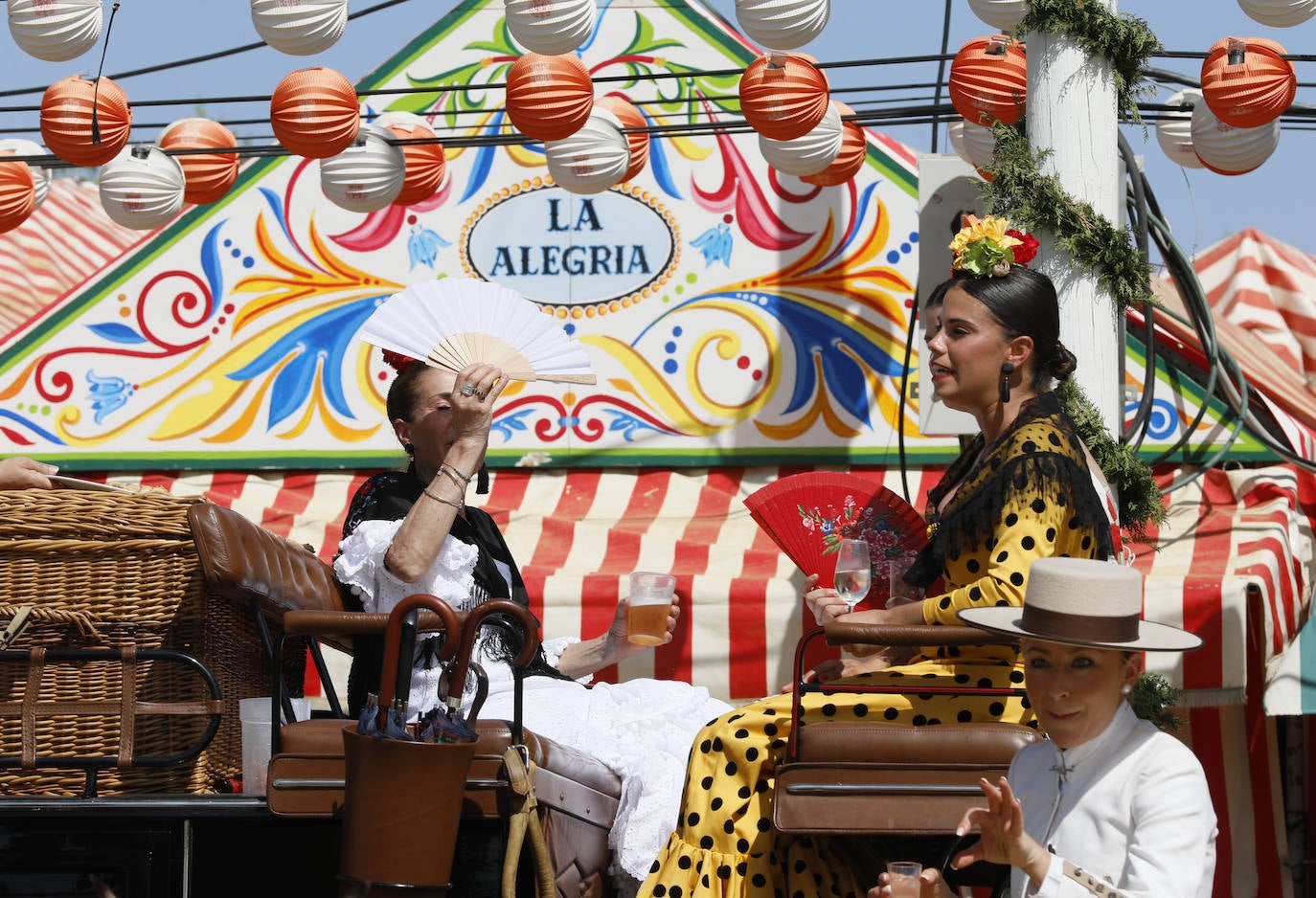 Ambiente durante el martes en la Feria de Sevilla de 2024