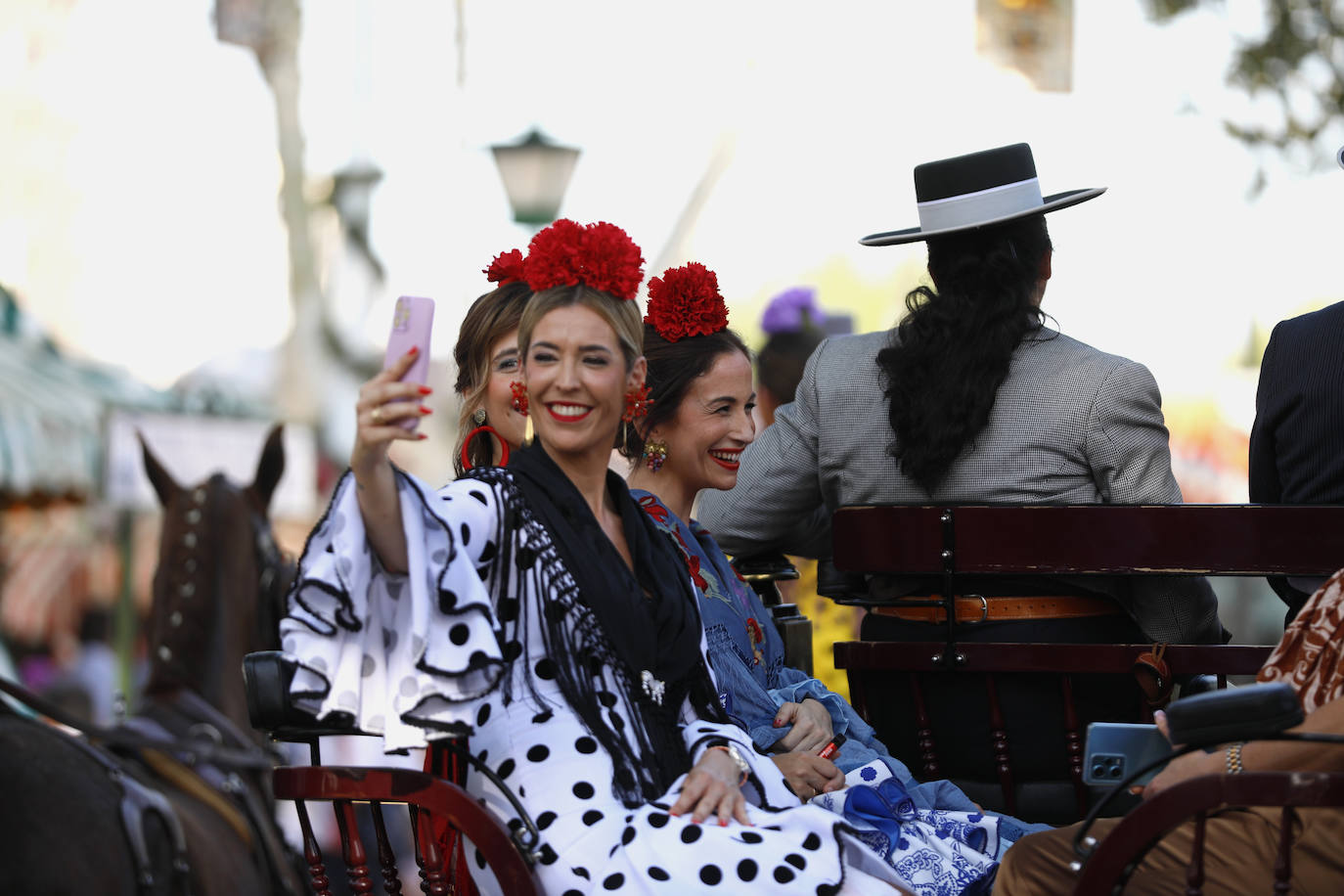 Ambiente durante el martes en la Feria de Sevilla de 2024