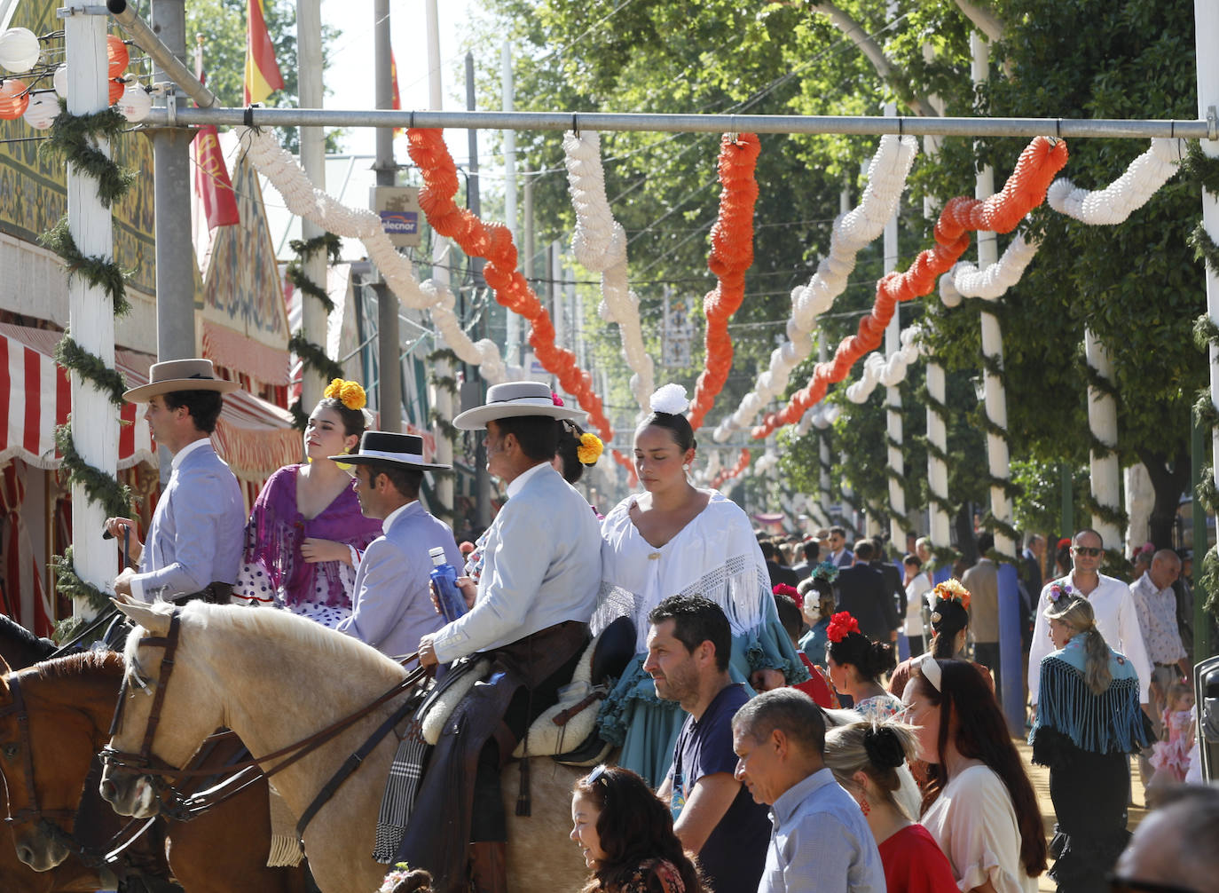 Ambiente durante el martes en la Feria de Sevilla de 2024