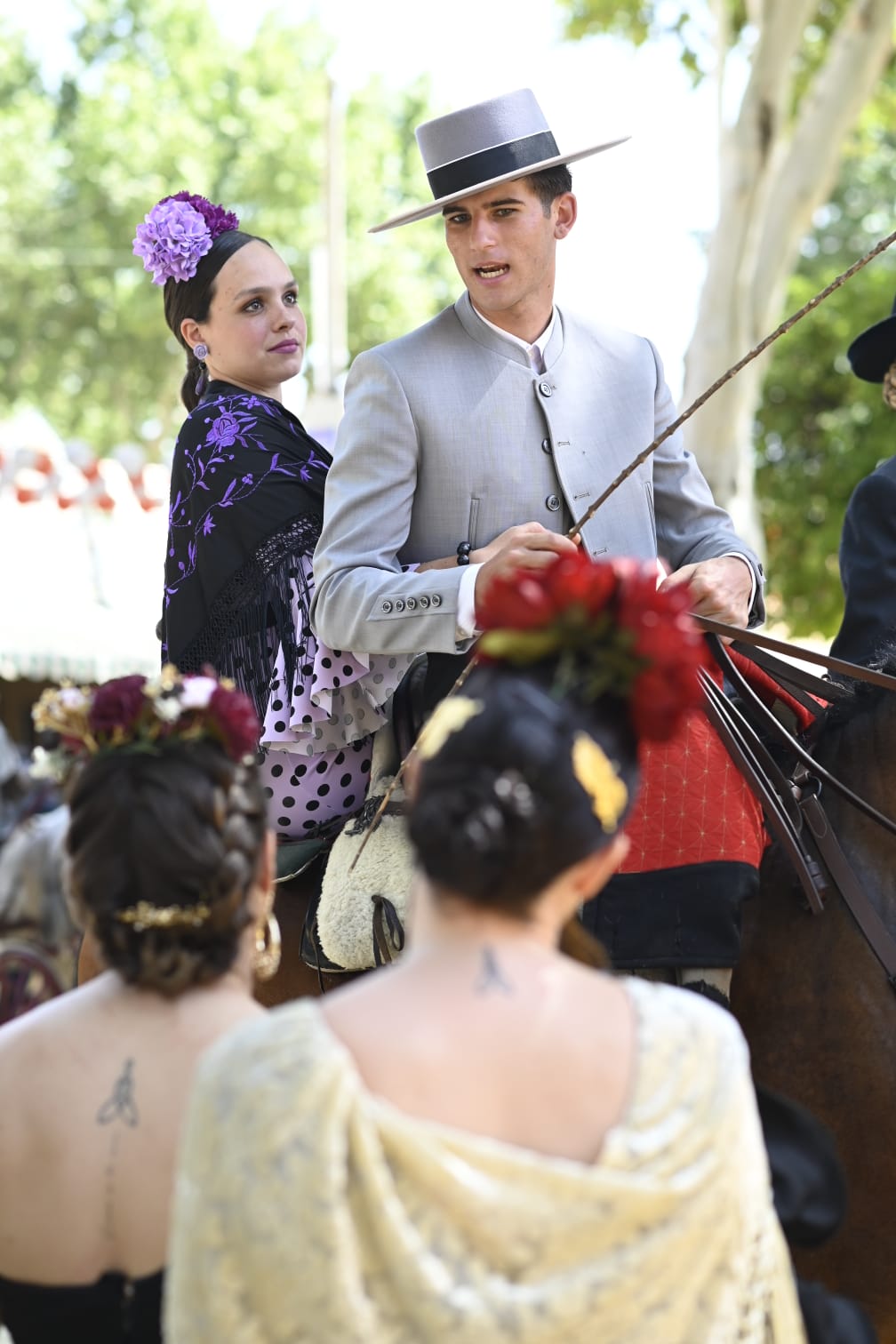 Gran ambiente en las calles del real este jueves de Feria 