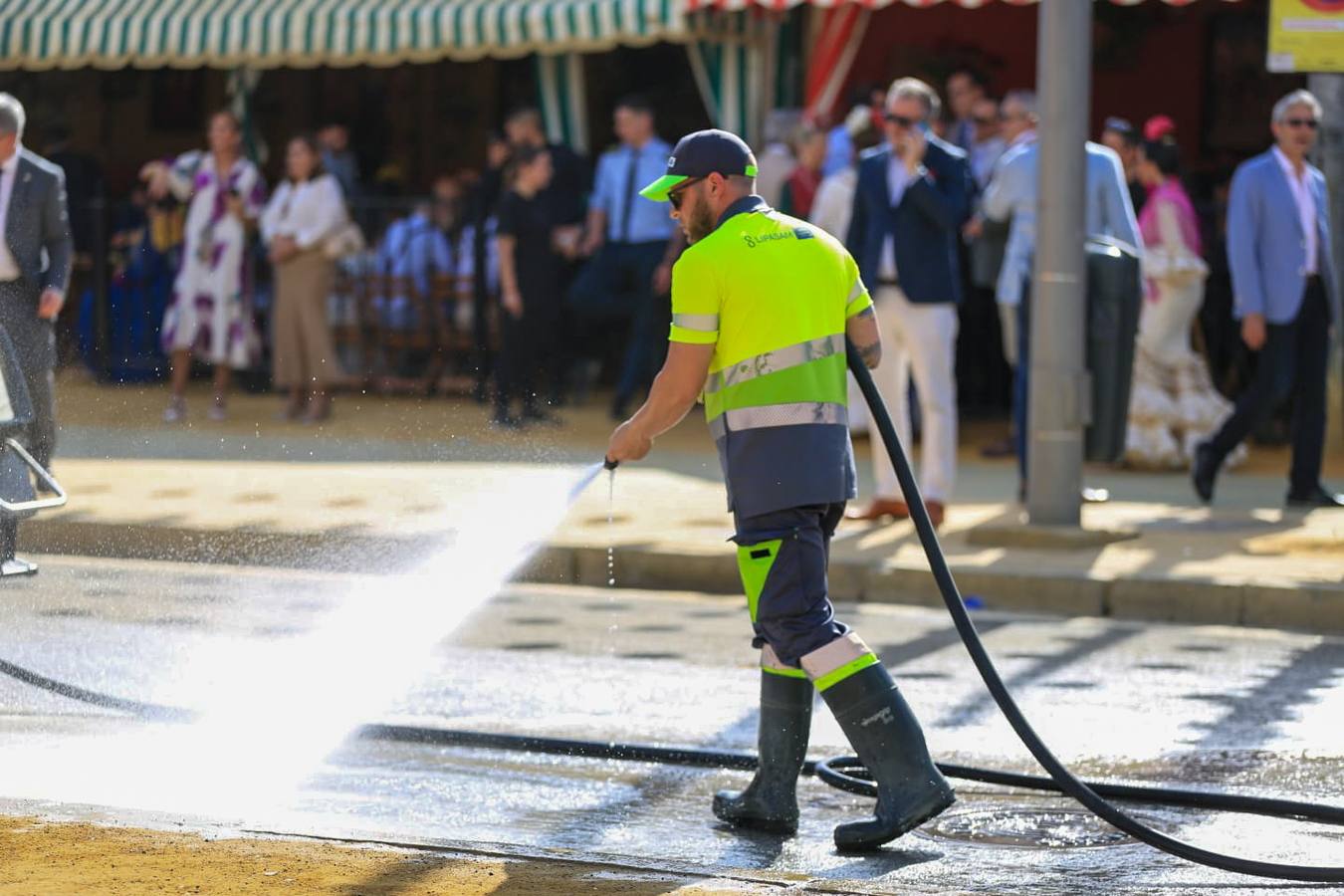 Gran ambiente en las calles del real este jueves de Feria 