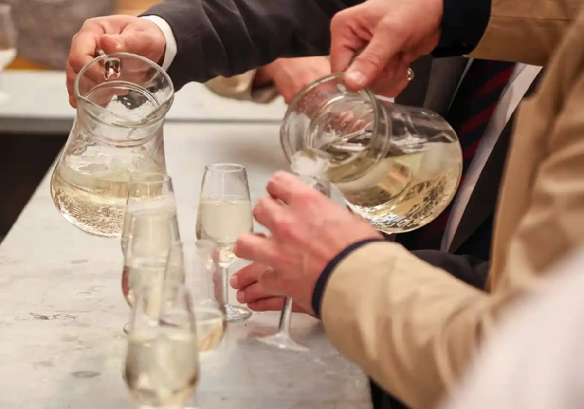 La Policía Local investiga una intoxicación con manzanilla adulterada en la Feria de Abril de Sevilla