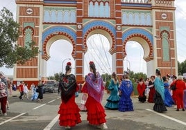 El desmontaje de la portada de la Feria se hará en tiempo récord y acabará a final de mayo