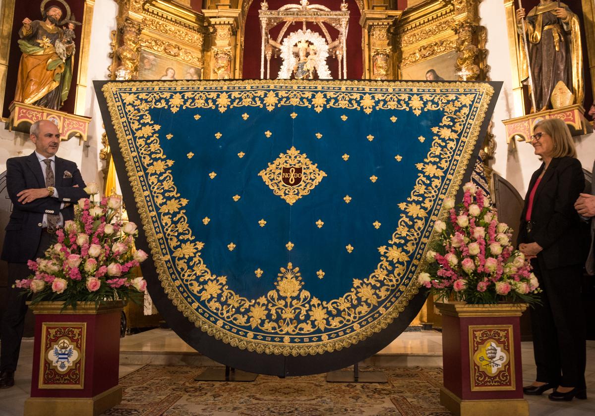Nuevo mantón de la Hiniesta