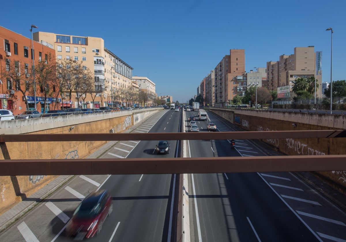 Imagen de la Ronda Urbana Norte, una de las carreteras principales de Sevilla