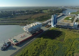 El Puerto de Sevilla analizará el fango del fondo de la canal para mejorar la navegabilidad