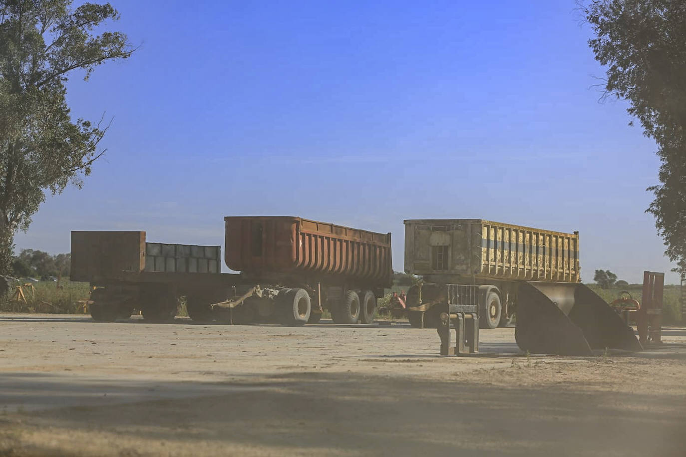 Los agentes inspeccionan una explotación agrícola en Villamanrique de la Condesa