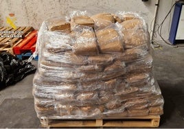 Desarticulan un grupo que enviaba tabaco de contrabando desde Sevilla a todo el país
