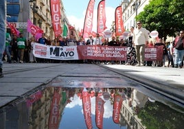 Las imágenes de la manifestación por el 1 de Mayo en Sevilla