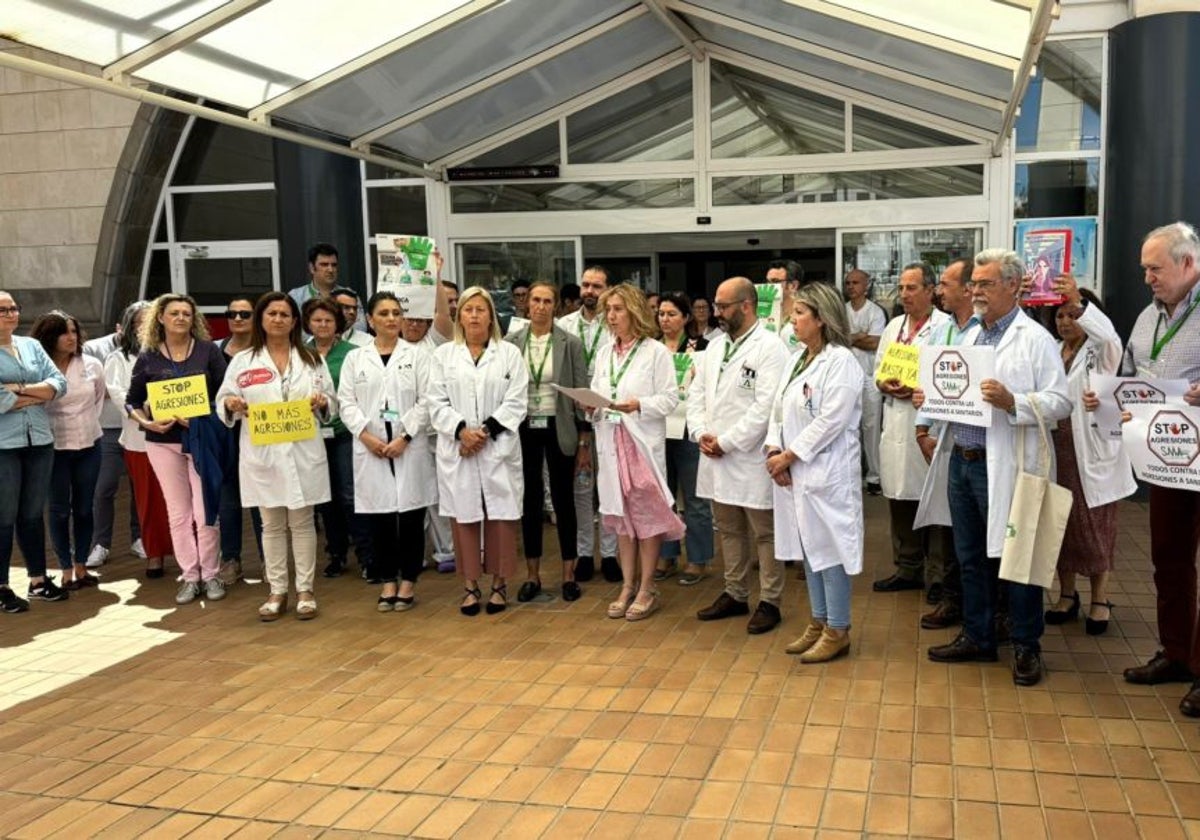 Concentración celebrada este miércoles en el Hospital de la Merced, en Osuna