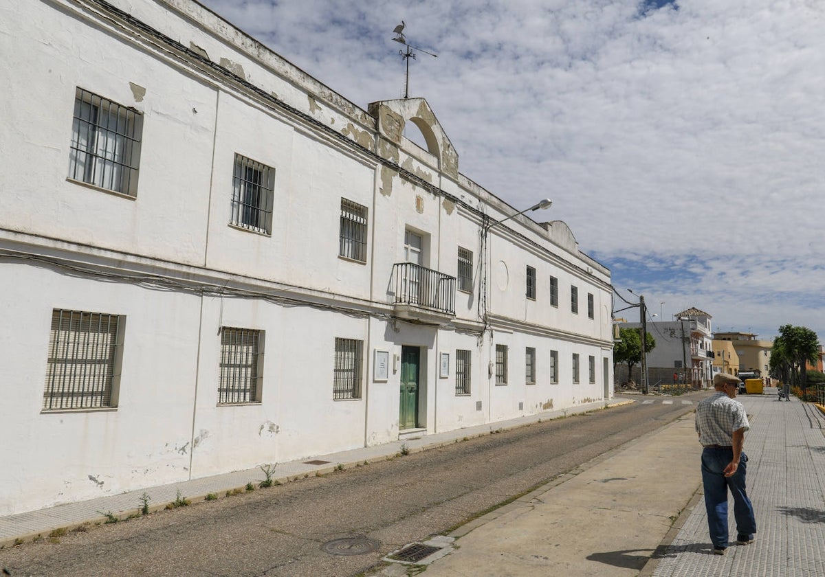 Antigua sede de la sociedad municipal Burguillos Natural, foco de la deuda histórica del pueblo