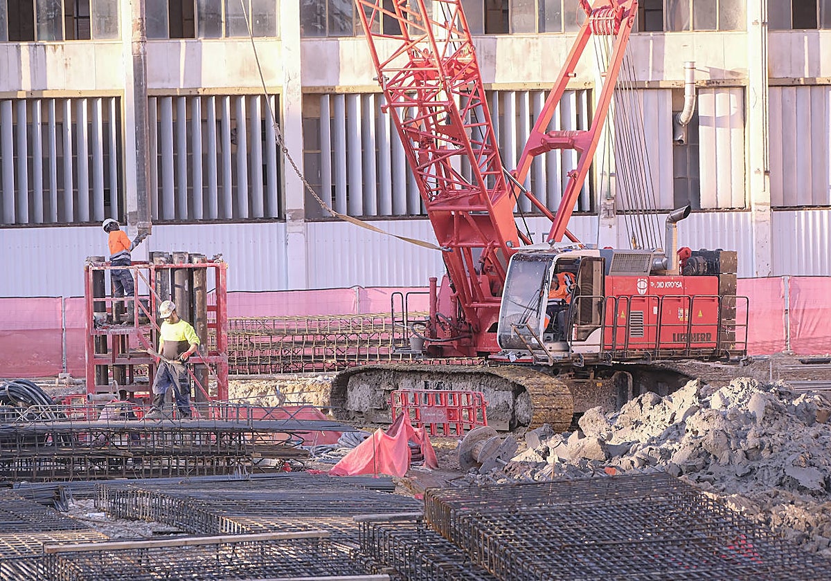Trabajos en la antigua fábrica de Altadis