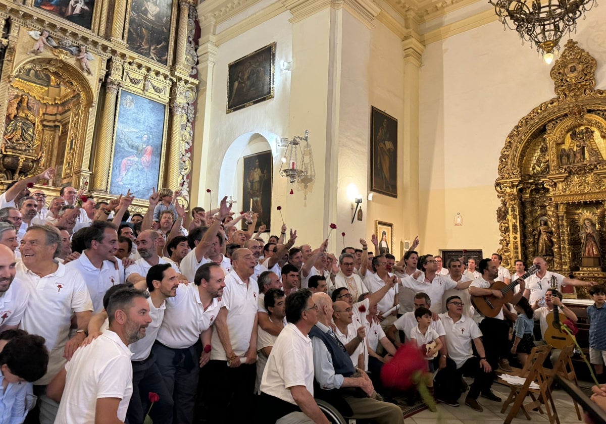 Participantes en la Eucaristía tras el retiro de Emaús de la parroquia de San Juan Pablo II