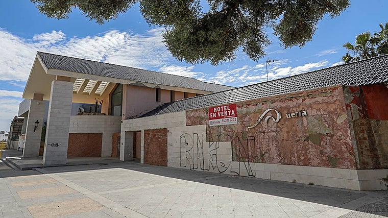 El Hotel La Alquería costó 14,5 millones de euros y cerró en cuanto quebró la empresa municipal