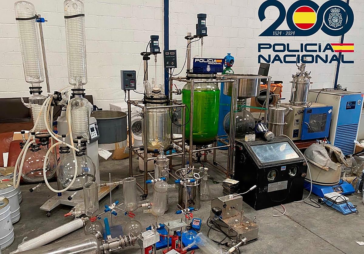 El laboratorio de drogas encontrado en una nave de Morón es comparable al de cualquier empresa química