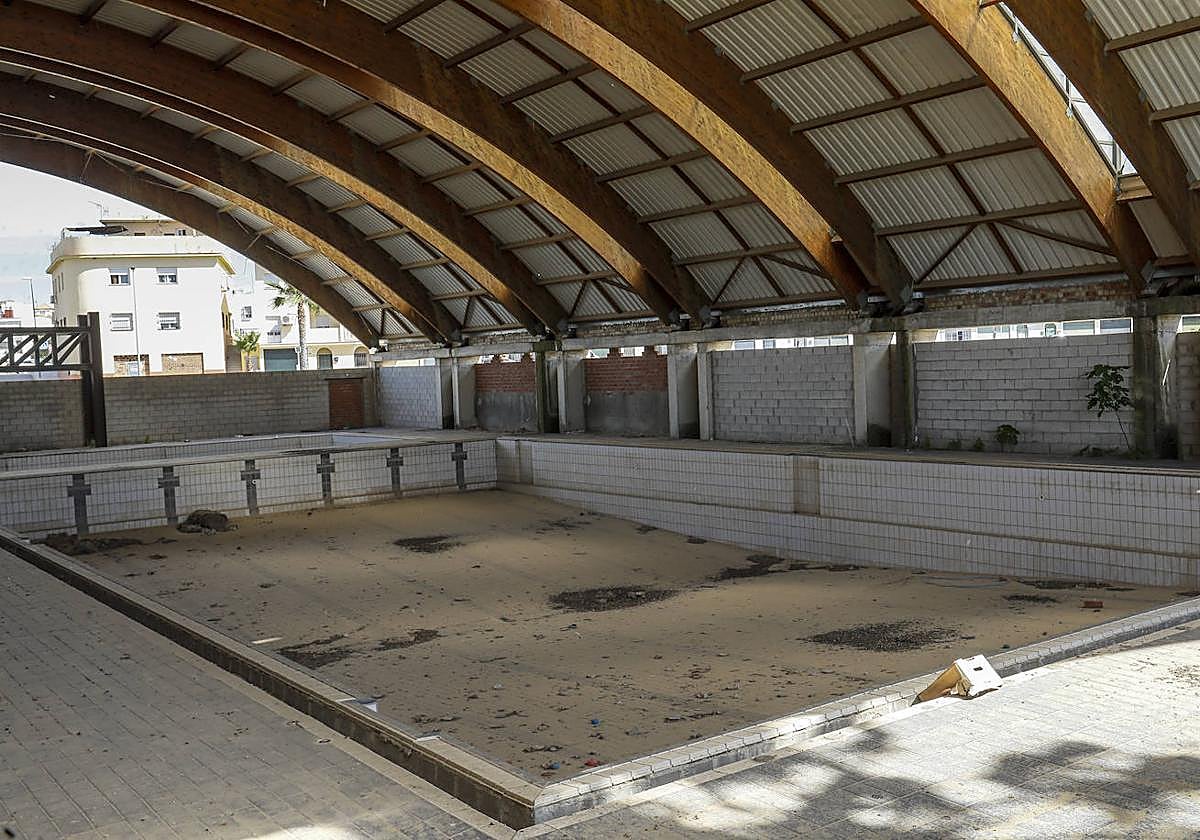 La piscina cubierta costó 5,2 millones de euros, aunque nunca llegó a terminar sus obras