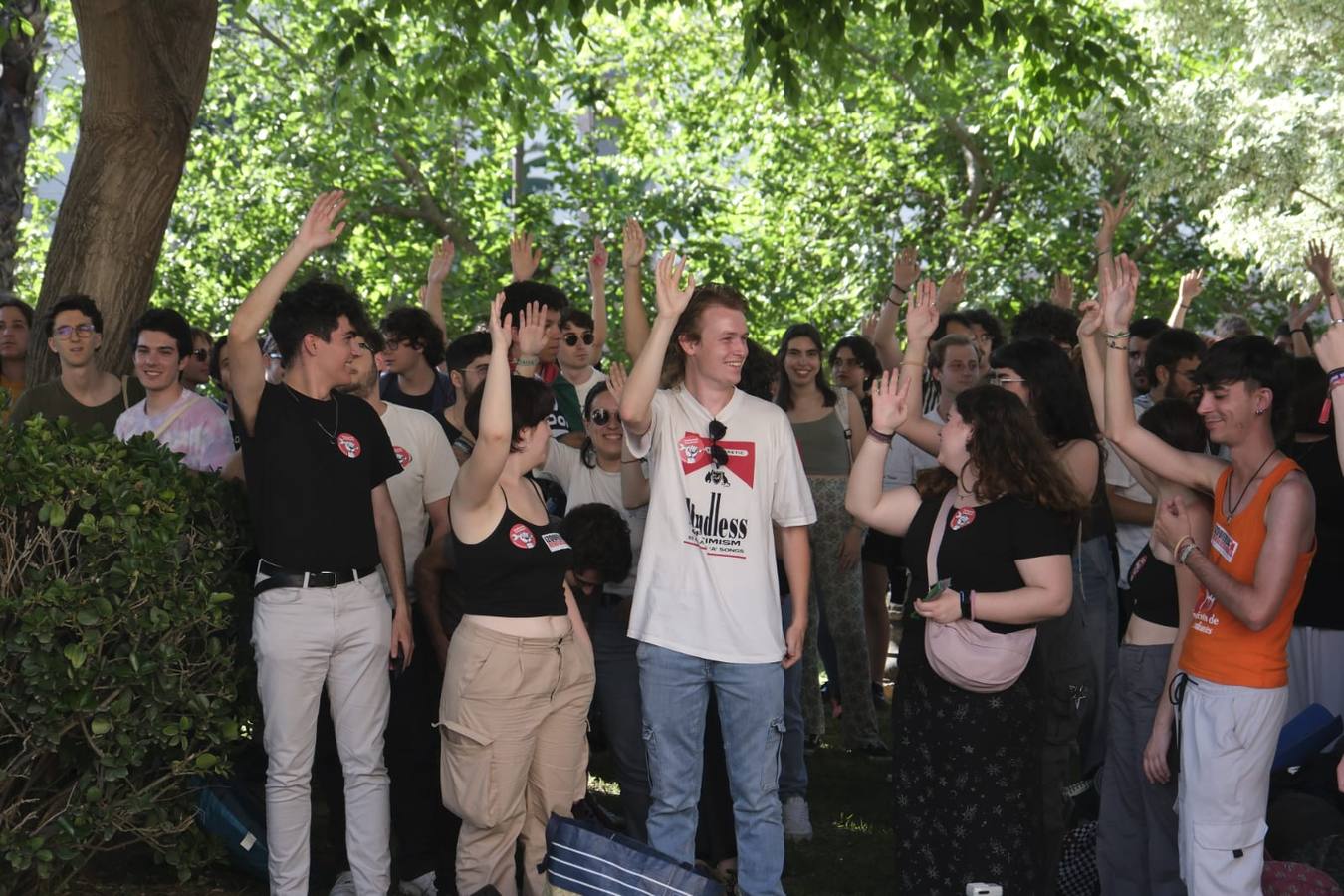 Los estudiantes han desplegado la bandera de Palestina y han emitido un comunicado para que pare el ataque de Israel