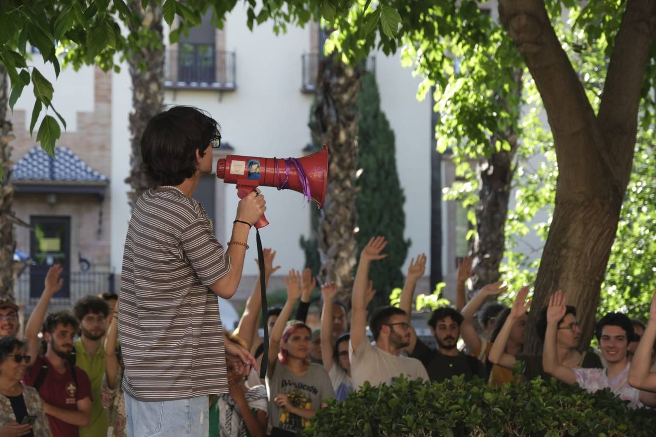 Los estudiantes han desplegado la bandera de Palestina y han emitido un comunicado para que pare el ataque de Israel